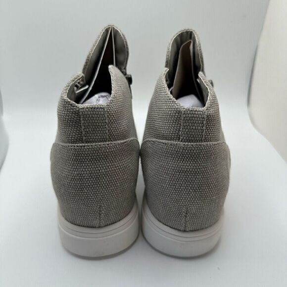 CUSHIONAIRE Women's Hart Hidden Wedge Sneaker 8.5 GRAY - Picture 4 of 7